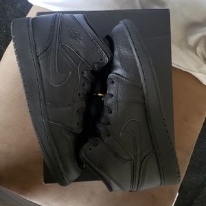 Air Jordan 1 MID youth